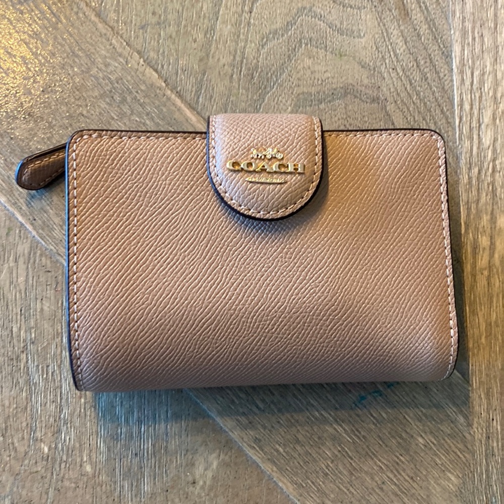 Medium Corner Zip Wallet